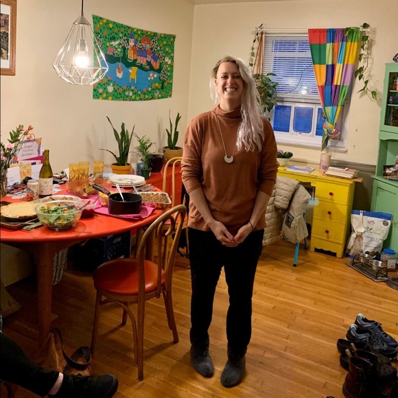 Meet your Posher, Jessi - Picture 2 of 3